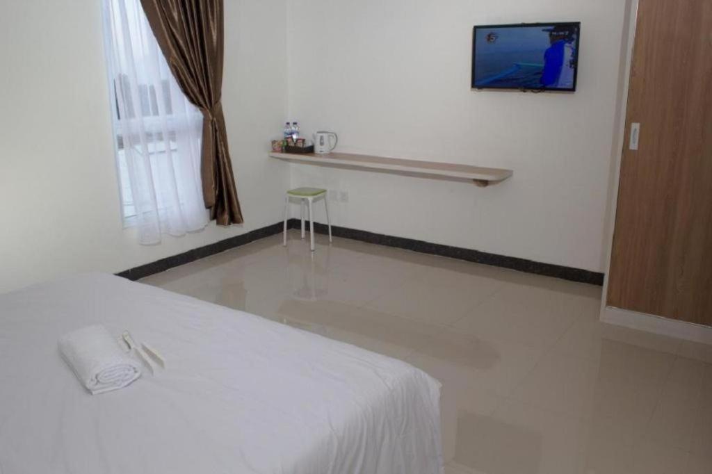 Hotel Royal Manado Exterior photo