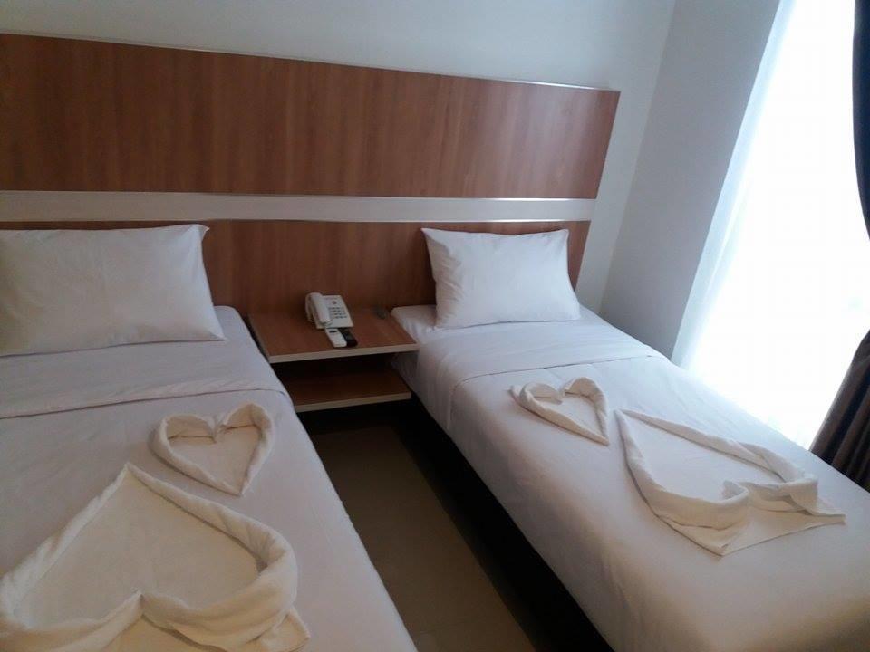 Hotel Royal Manado Exterior photo