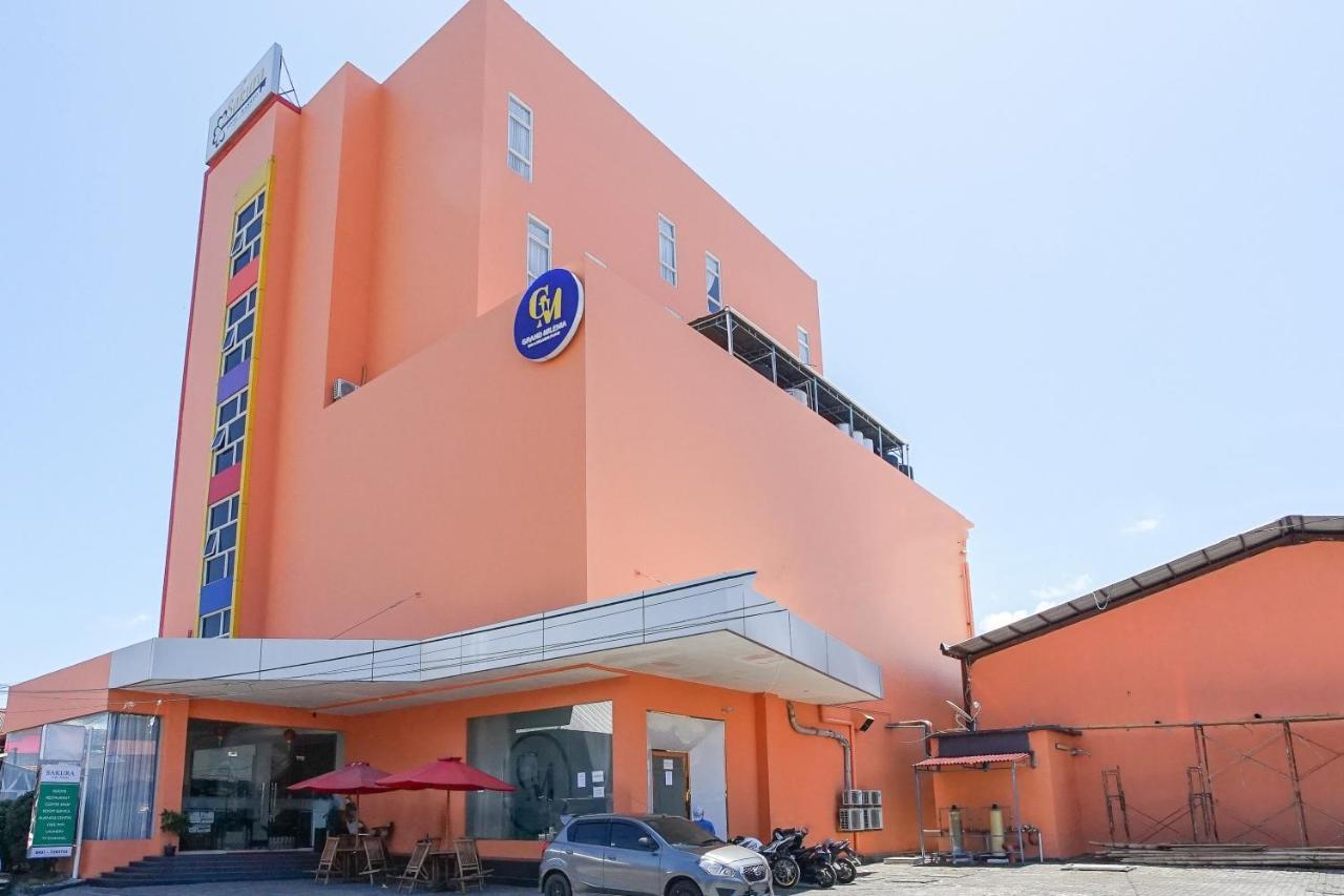 Hotel Royal Manado Exterior photo