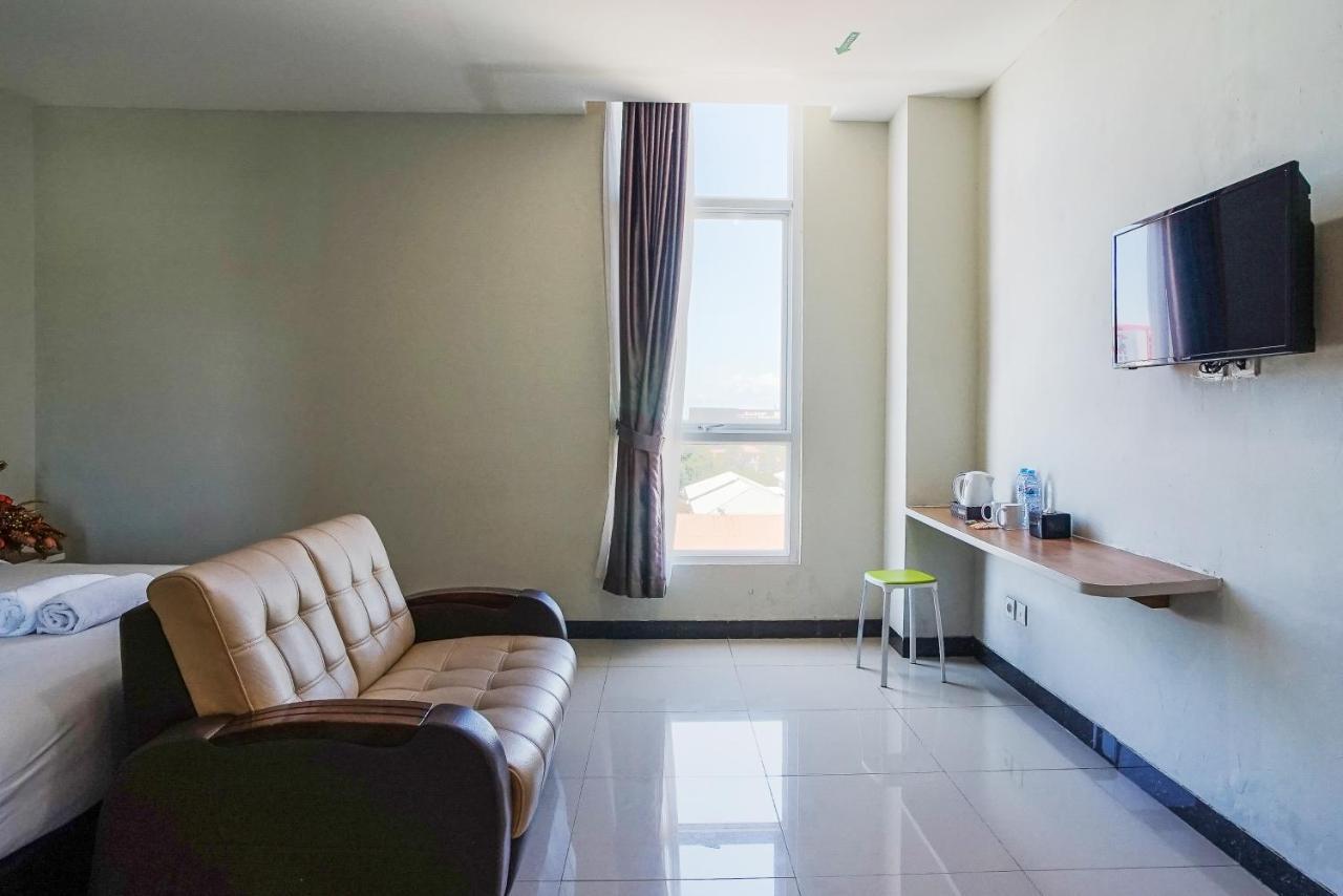 Hotel Royal Manado Exterior photo