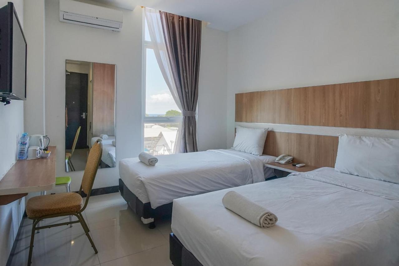 Hotel Royal Manado Exterior photo