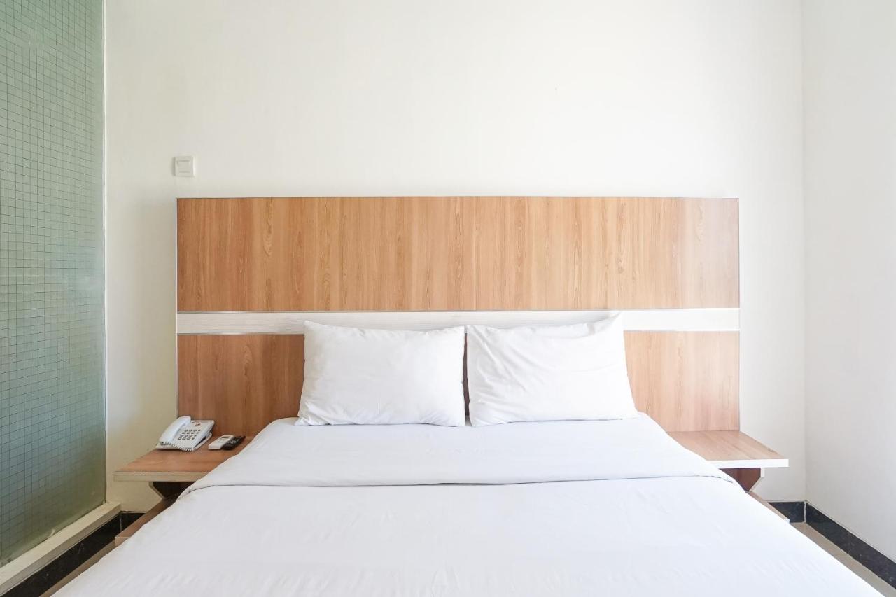 Hotel Royal Manado Exterior photo