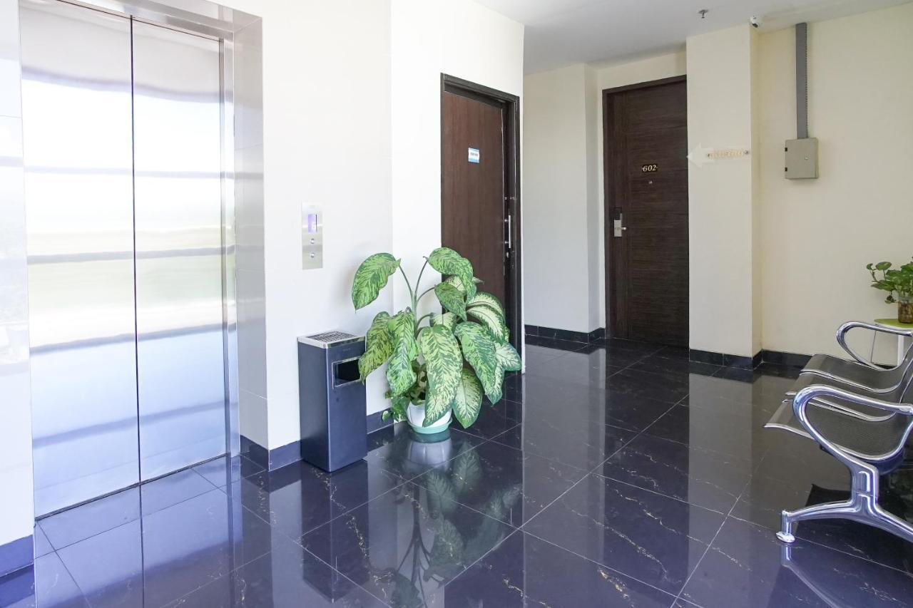 Hotel Royal Manado Exterior photo