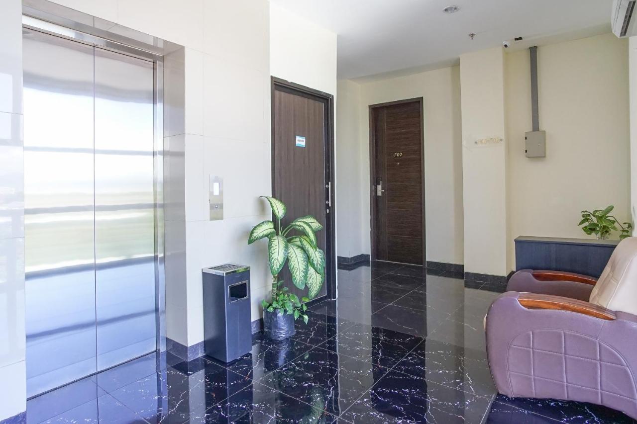 Hotel Royal Manado Exterior photo